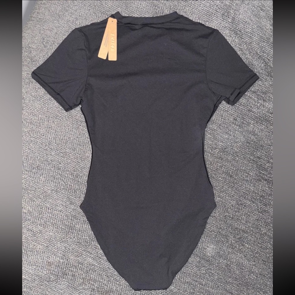 SKIMS Classic Fits Everybody Bodysuit - Picture 3 of 6
